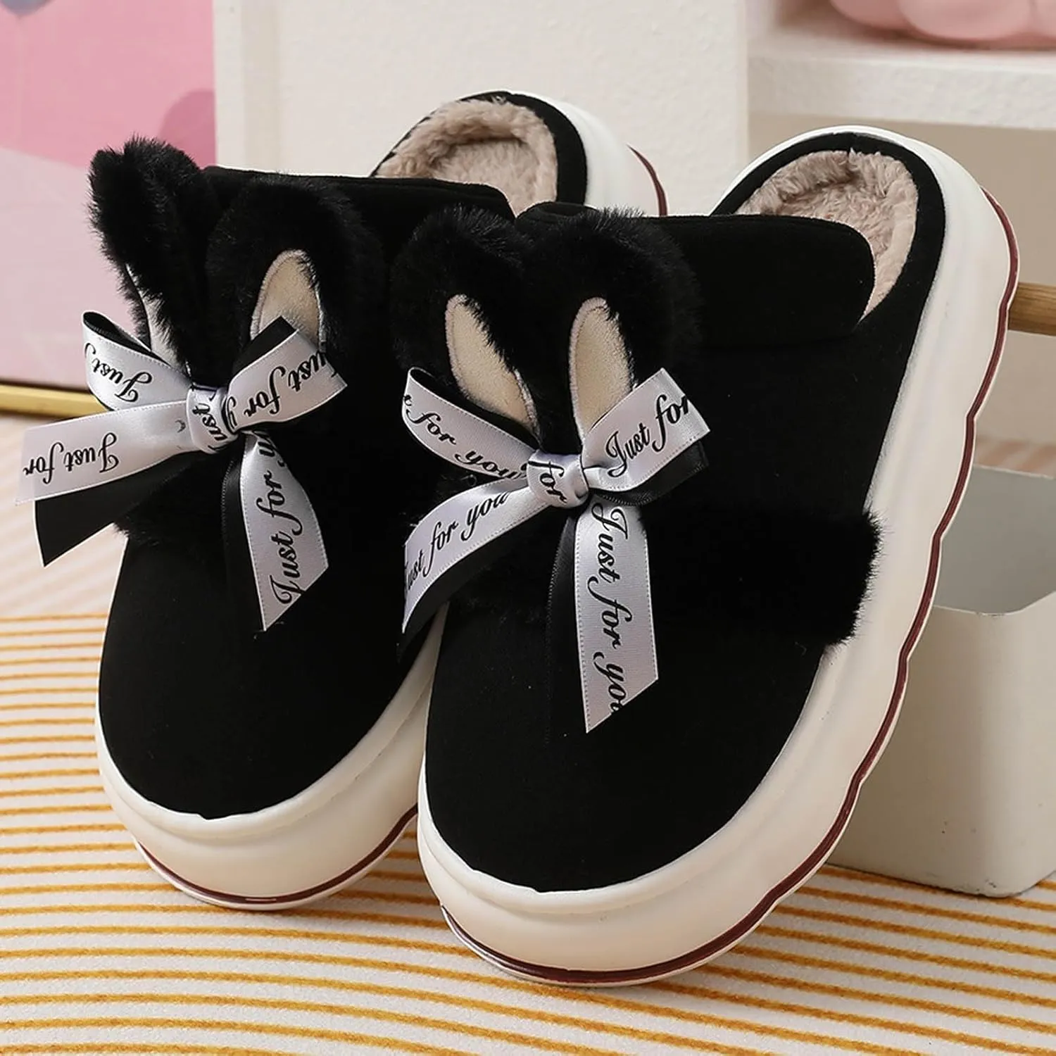 Women's Winter Slippers Cute Soft Plush Slippers Memory Foam Fashionable Thick Furry Thong for Women