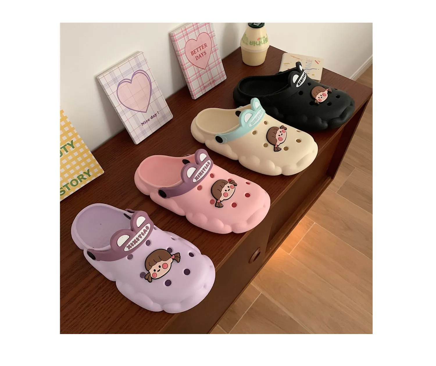 xiangtuibao  New cute girl heart hole shoes female summer students wear non-slip deodorant thick-soled bath slippers sandals outdoor