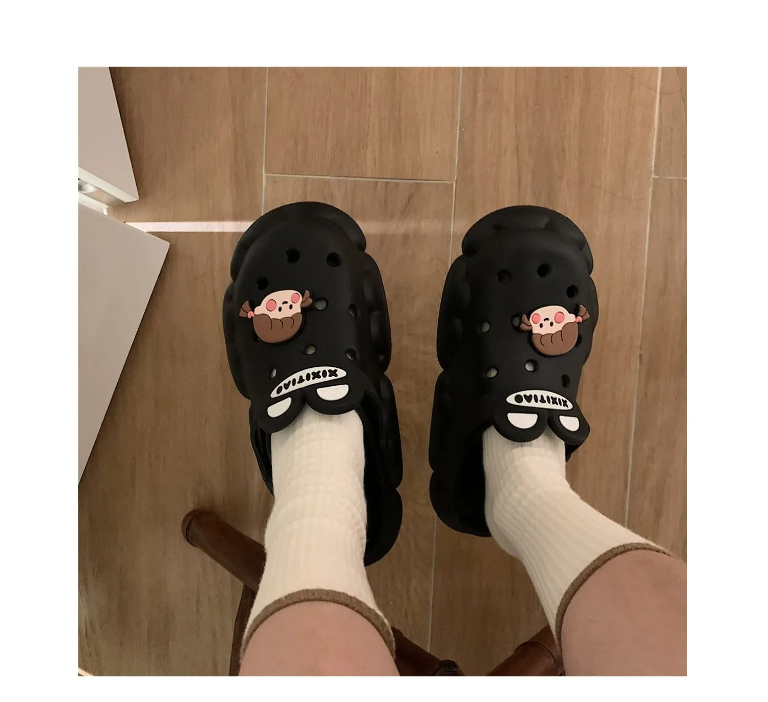 xiangtuibao  New cute girl heart hole shoes female summer students wear non-slip deodorant thick-soled bath slippers sandals outdoor