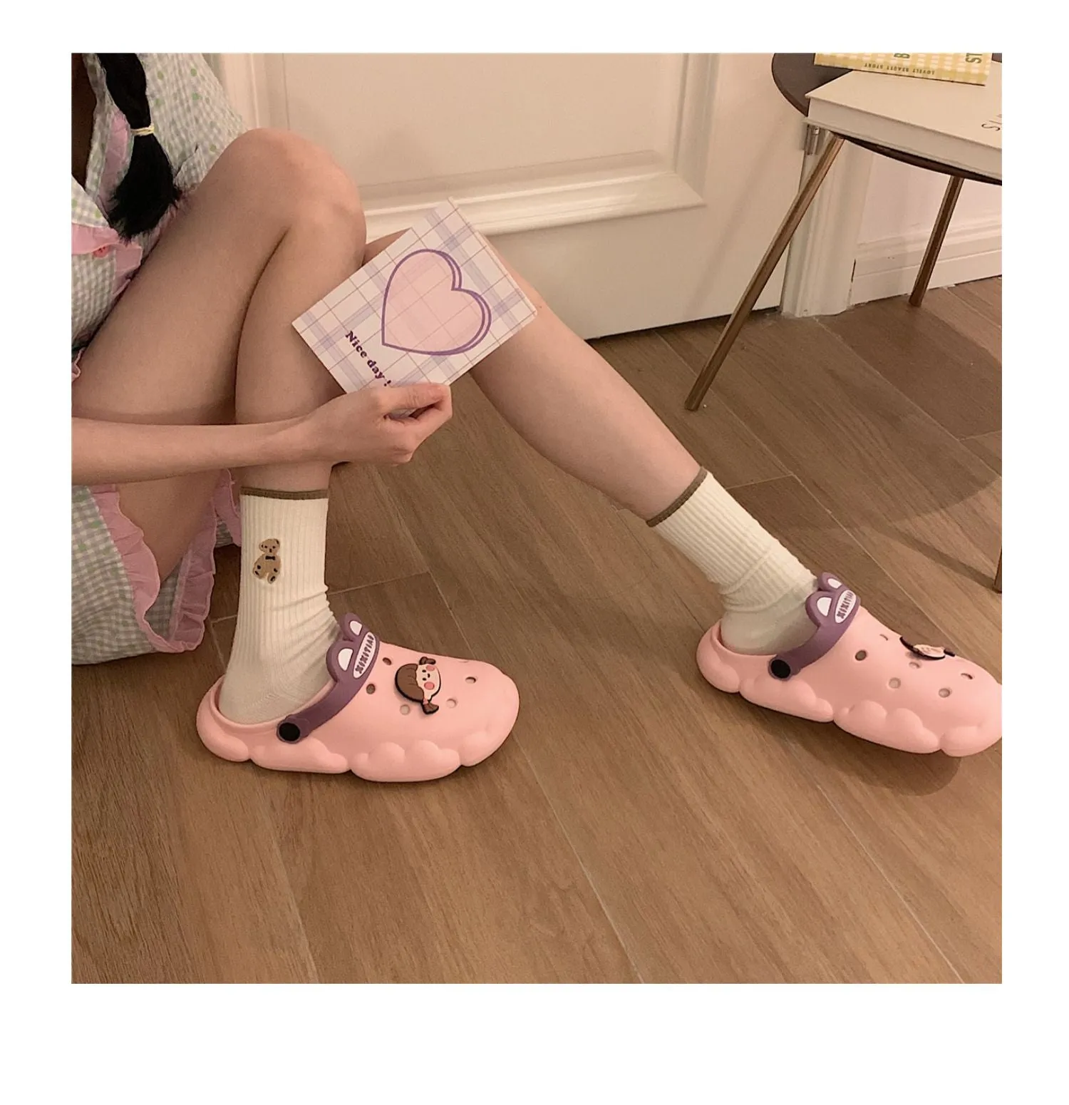 xiangtuibao  New cute girl heart hole shoes female summer students wear non-slip deodorant thick-soled bath slippers sandals outdoor