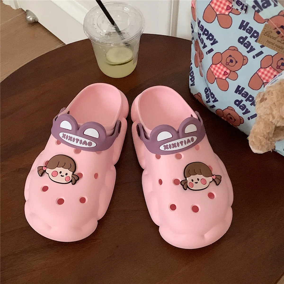 xiangtuibao  New cute girl heart hole shoes female summer students wear non-slip deodorant thick-soled bath slippers sandals outdoor